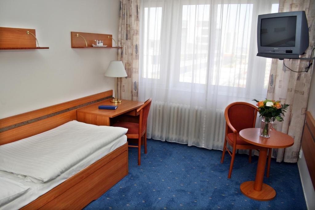 Hotel Ilf براغ المظهر الخارجي الصورة