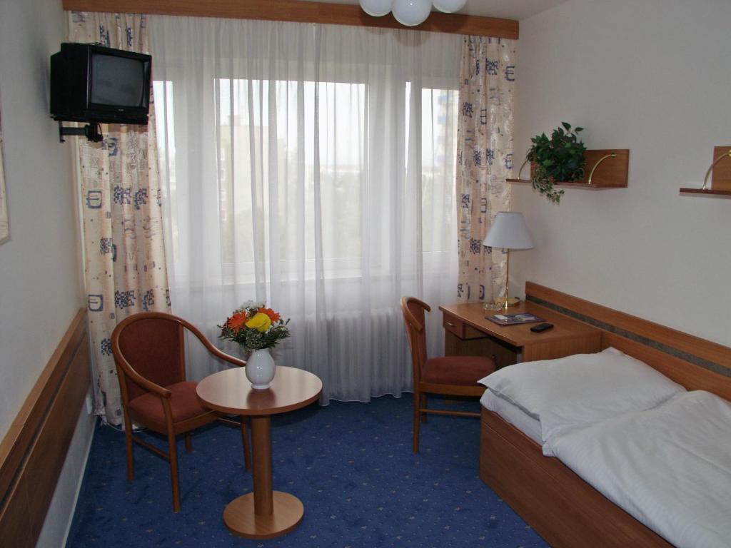 Hotel Ilf براغ المظهر الخارجي الصورة
