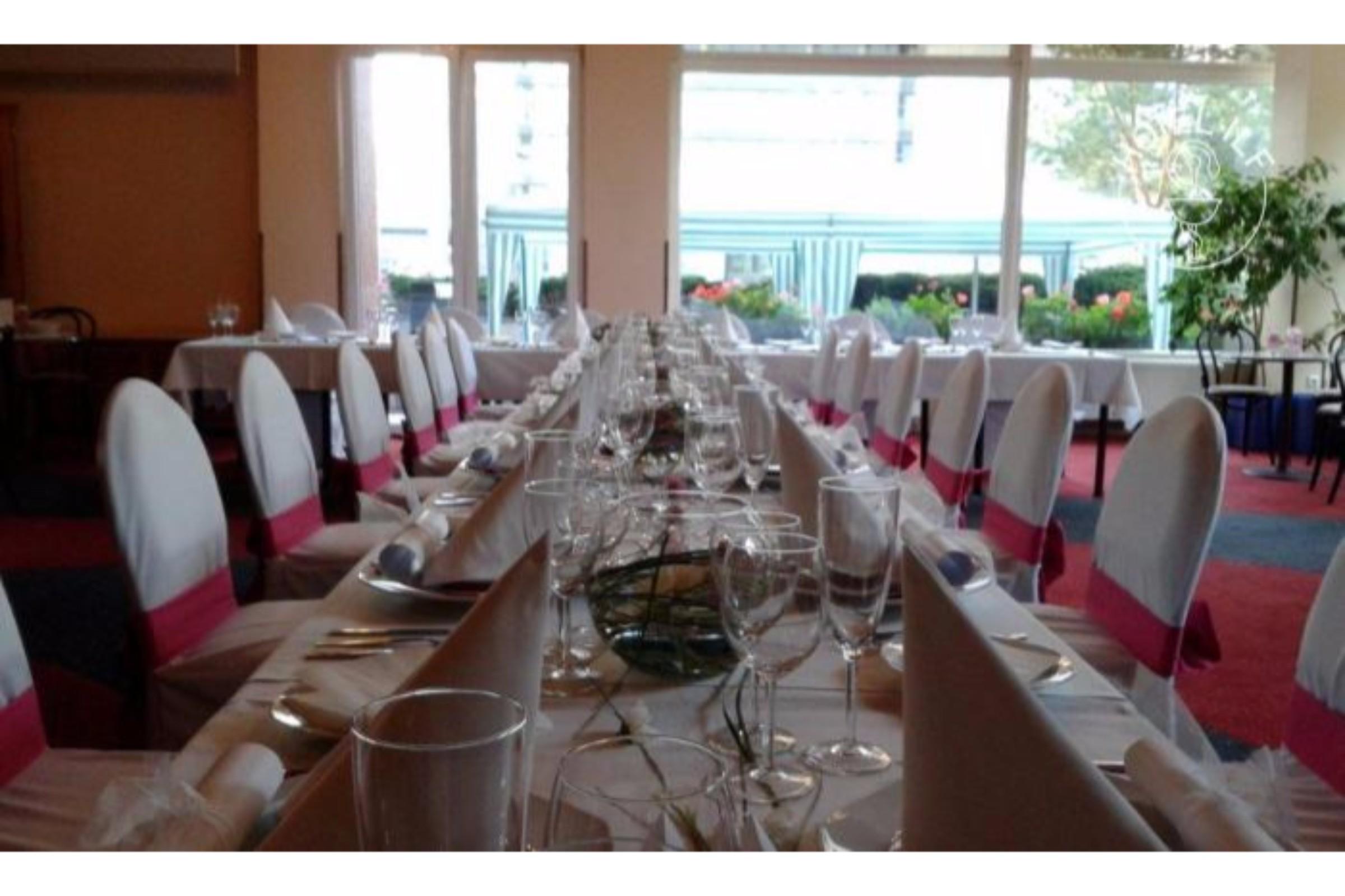 Hotel Ilf براغ المظهر الخارجي الصورة