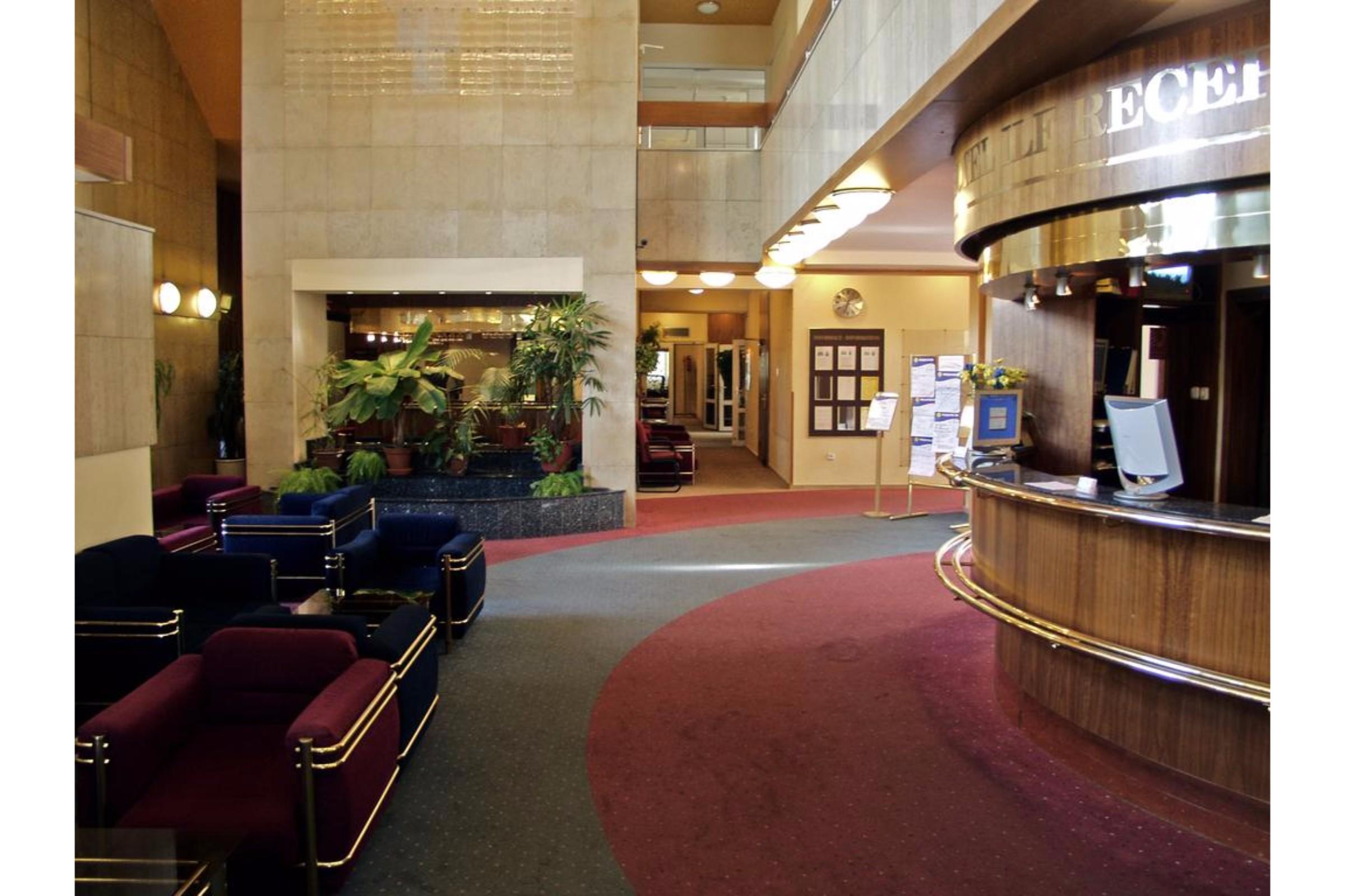 Hotel Ilf براغ المظهر الخارجي الصورة