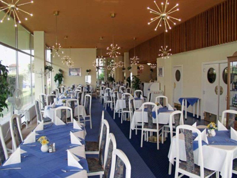 Hotel Ilf براغ المظهر الخارجي الصورة