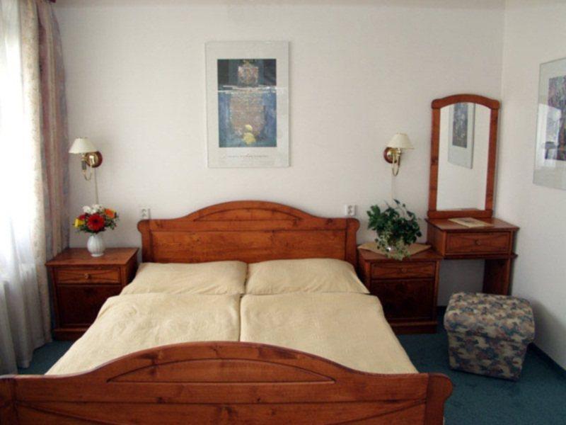 Hotel Ilf براغ المظهر الخارجي الصورة