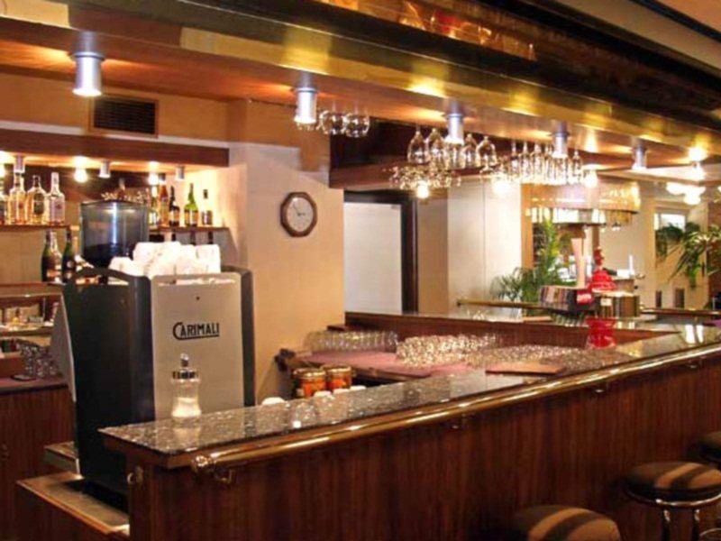 Hotel Ilf براغ المظهر الخارجي الصورة